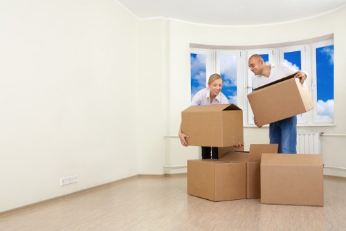 Moving van service for Holland Park residential streets
